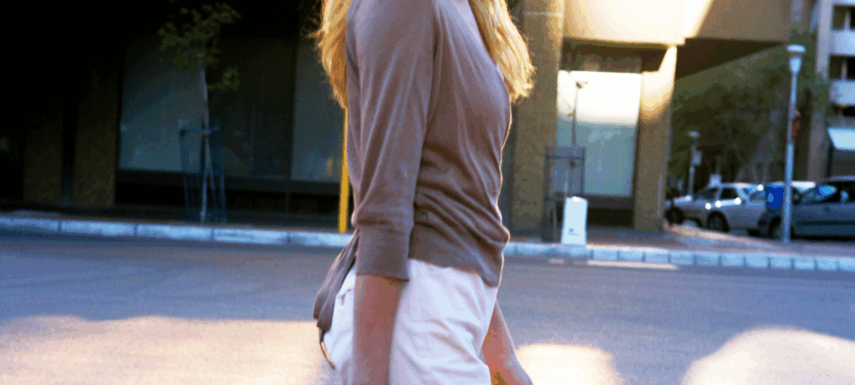 woman with briefcase going to an interview, Heartland Resumes, Omaha, NE